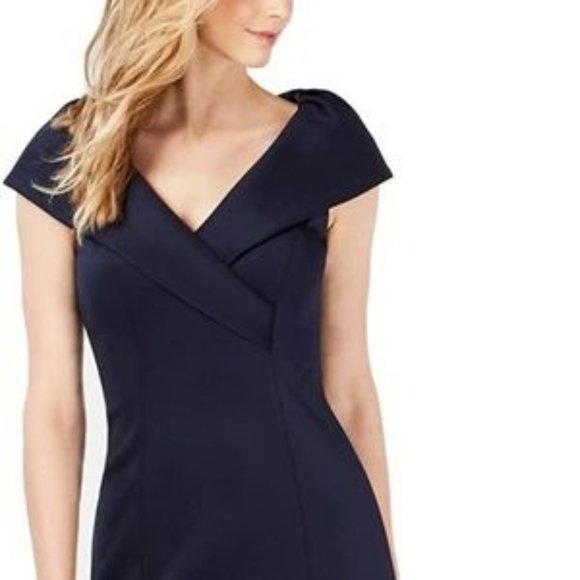 Jessica Howard Women's Sleeveless Portrait Collar Gown